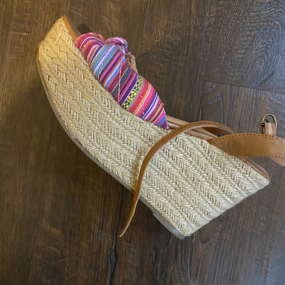 Shoes - Picture 4 of 4